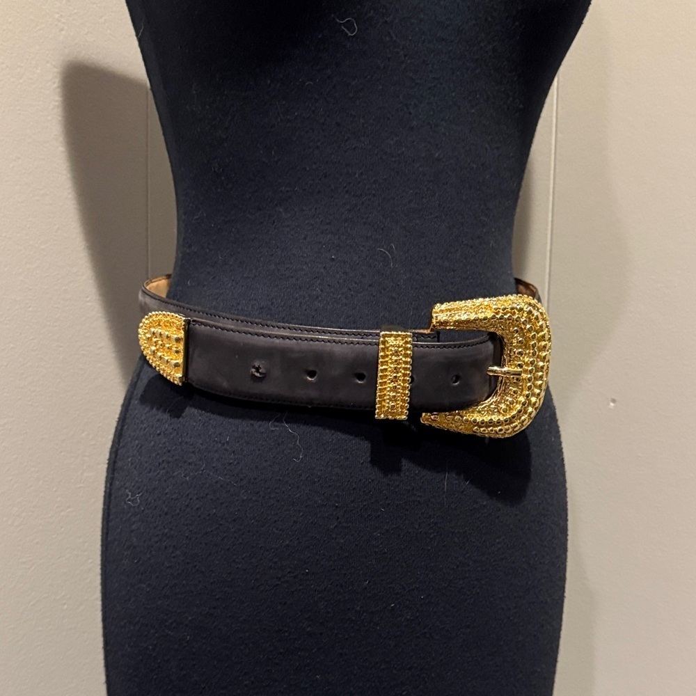 Doppia Vita Women 80/30 Chic Black Belt with Gold Buckle Accents